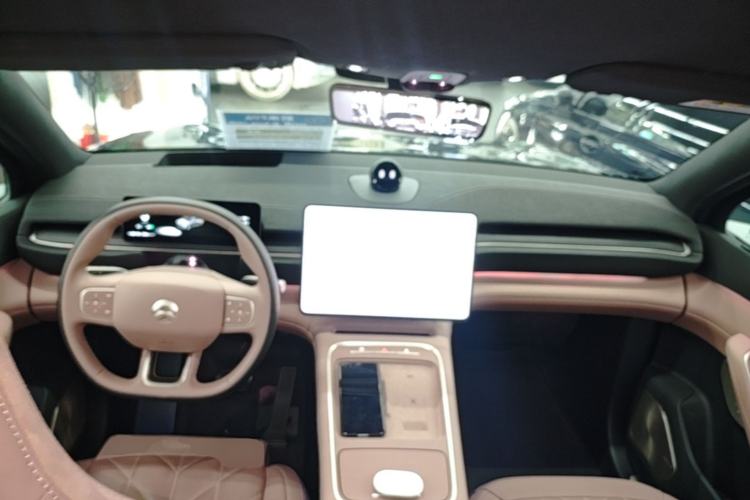 Used Nio EC6 2025 75 kWh Center Console