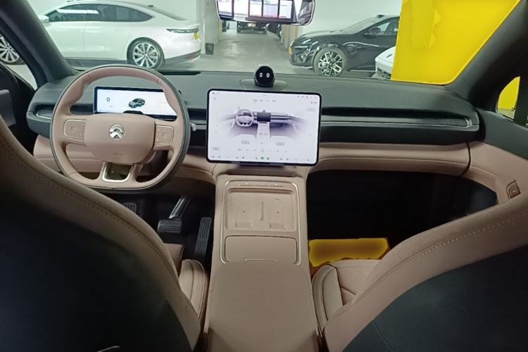 Used Nio EC6 2025 75 kWh Center Console