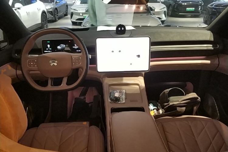 Used Nio EC6 2025 75 kWh Center Console