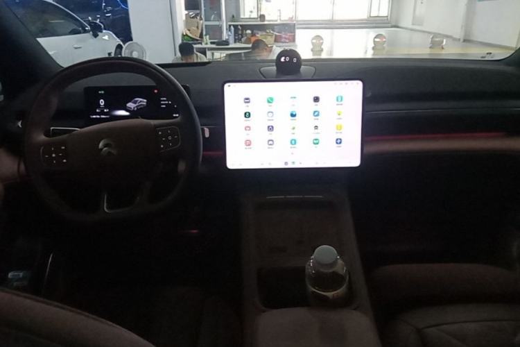 Used Nio EC6 2025 75 kWh Center Console