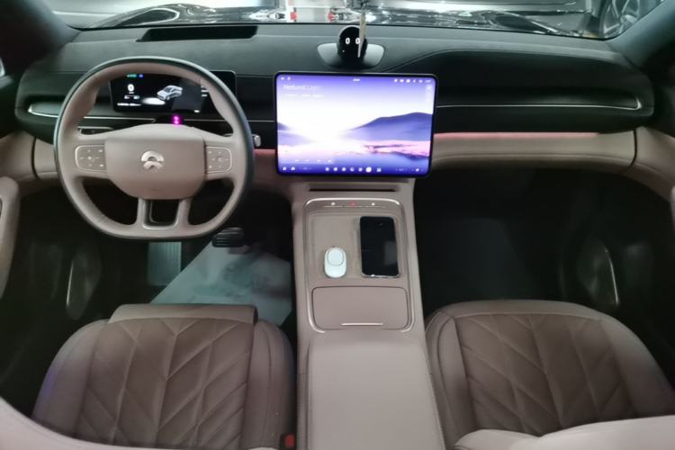 Used Nio EC6 2025 75 kWh Center Console