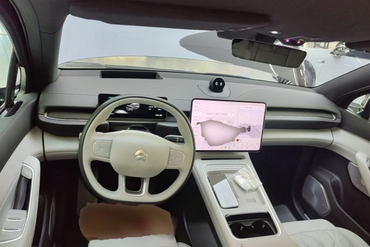 Used Nio EC6 2025 75 kWh Center Console