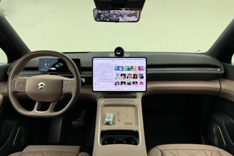 Used Nio EC6 2025 75 kWh Center Console