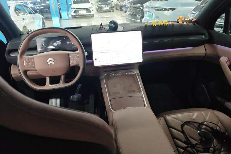 Used Nio EC6 2025 75 kWh Center Console