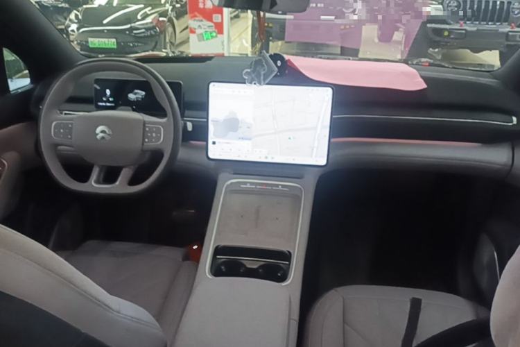 Used Nio EC6 2025 75 kWh Center Console