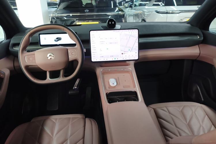 Used Nio EC6 2025 75 kWh Center Console