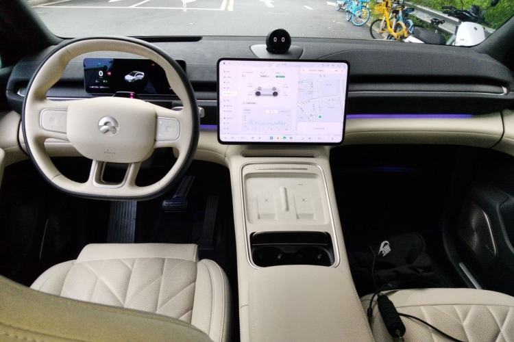 Used Nio EC6 2025 75 kWh Center Console