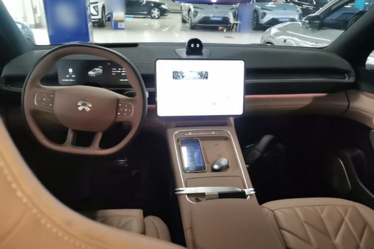 Used Nio EC6 2025 75 kWh Center Console
