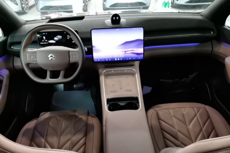 Used Nio EC6 2025 75 kWh Center Console