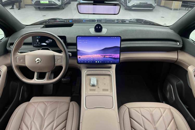 Used Nio EC6 2025 75 kWh Center Console