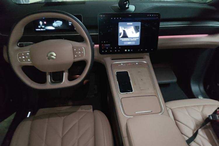 Used Nio EC6 2025 75 kWh Center Console