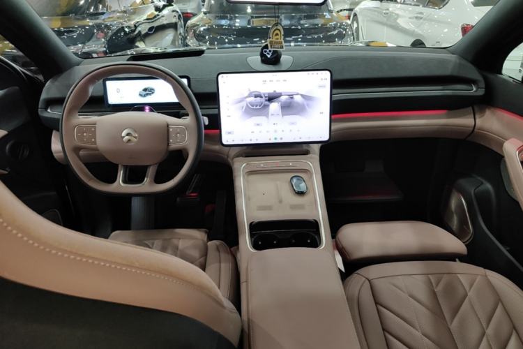 Used Nio EC6 2025 75 kWh Center Console