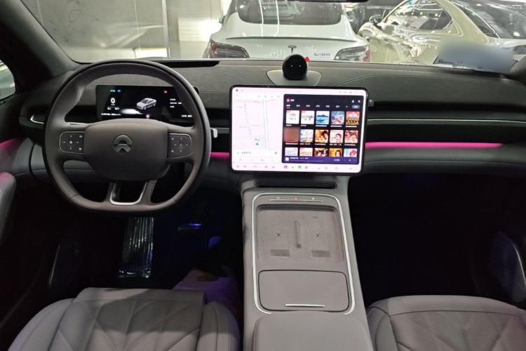 Used Nio EC6 2025 75 kWh Center Console