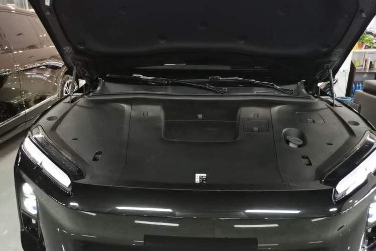 Used Nio EC6 2025 75 kWh Engine Bay