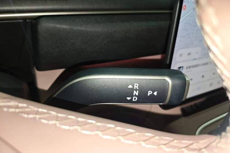 Used Nio EC6 2025 75 kWh Gear Lever
