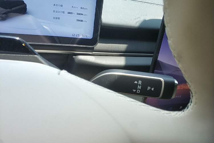 Used Nio EC6 2025 75 kWh Gear Lever