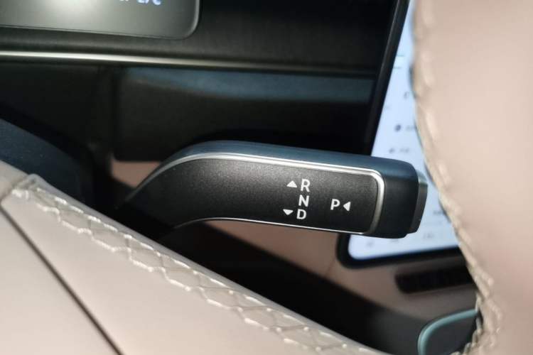 Used Nio EC6 2025 75 kWh Gear Lever