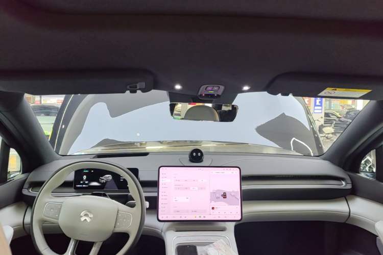 Used Nio EC6 2025 75 kWh Headliner