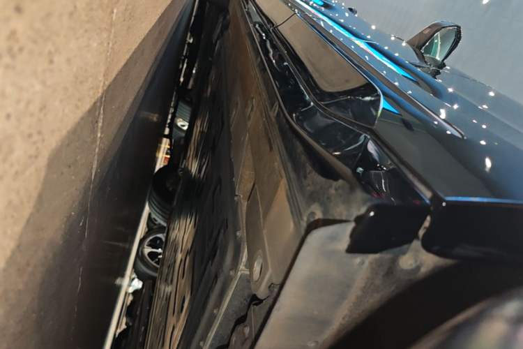 Used Nio EC6 2025 75 kWh Left Side Sill