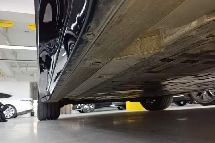 Used Nio EC6 2025 75 kWh Left Side Sill