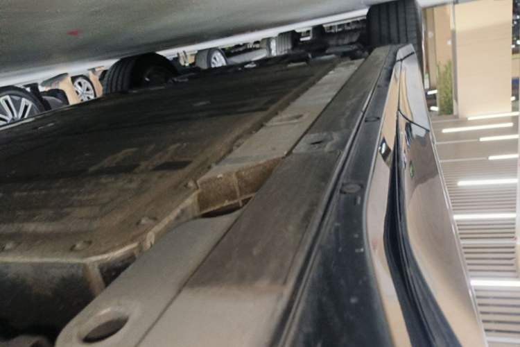 Used Nio EC6 2025 75 kWh Left Side Sill