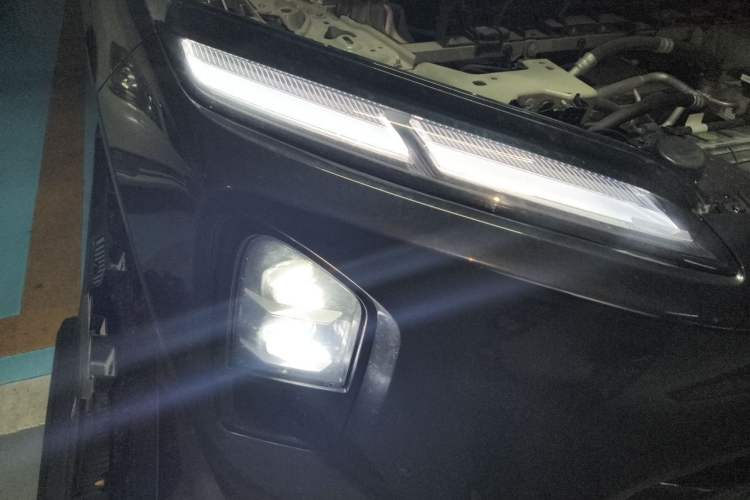 Used Nio EC6 2025 75 kWh Right Front Headlight