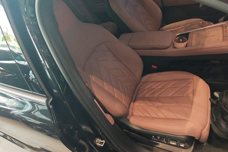 Used Nio EC6 2025 75 kWh Right Front Seat