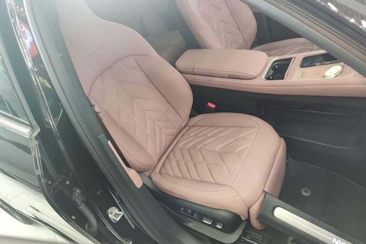 Used Nio EC6 2025 75 kWh Right Front Seat