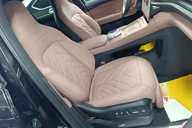 Used Nio EC6 2025 75 kWh Right Front Seat