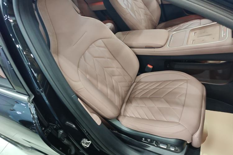 Used Nio EC6 2025 75 kWh Right Front Seat