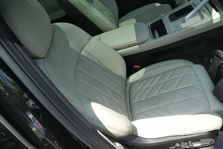 Used Nio EC6 2025 75 kWh Right Front Seat