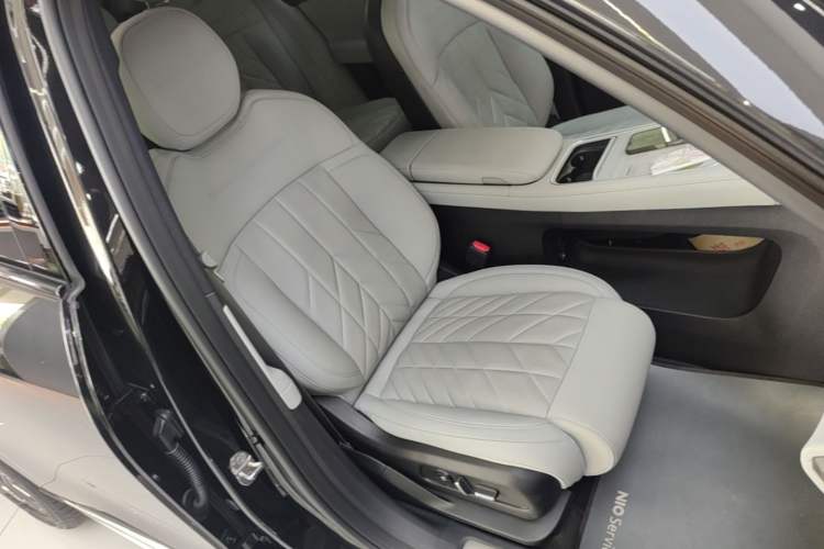 Used Nio EC6 2025 75 kWh Right Front Seat