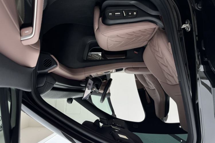Used Nio EC6 2025 75 kWh Right Front Seat