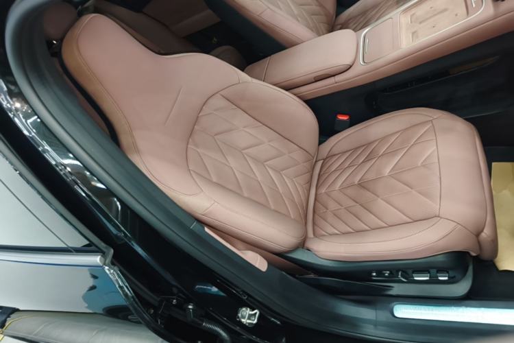 Used Nio EC6 2025 75 kWh Right Front Seat