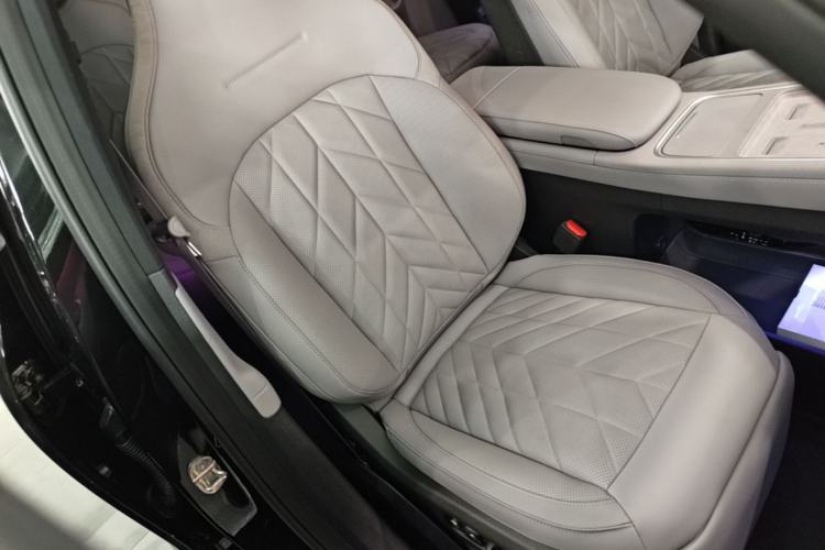 Used Nio EC6 2025 75 kWh Right Front Seat