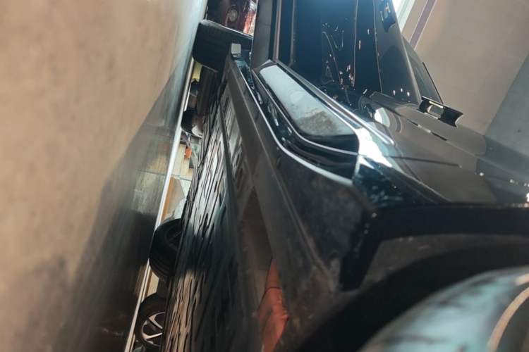 Used Nio EC6 2025 75 kWh Right Side Sill