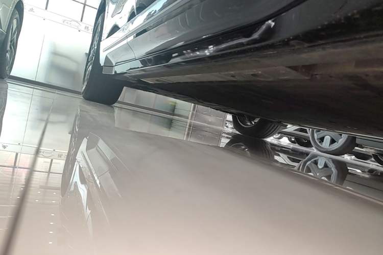 Used Nio EC6 2025 75 kWh Right Side Sill