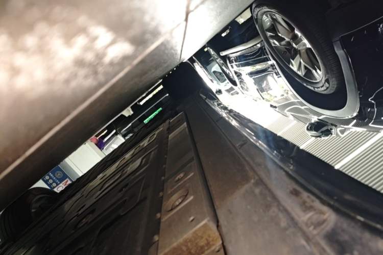 Used Nio EC6 2025 75 kWh Right Side Sill