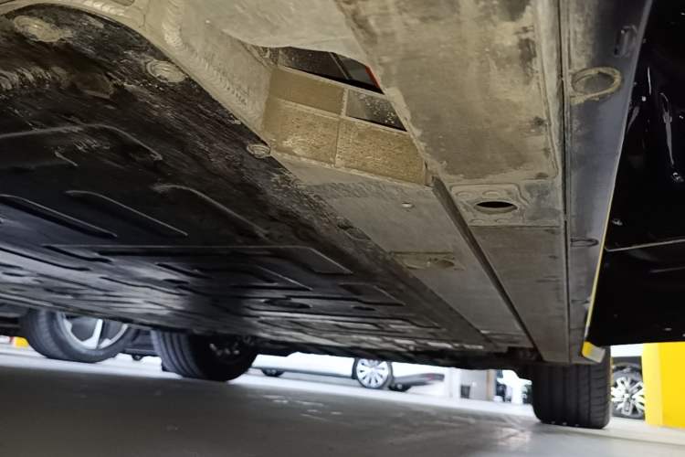 Used Nio EC6 2025 75 kWh Right Side Sill