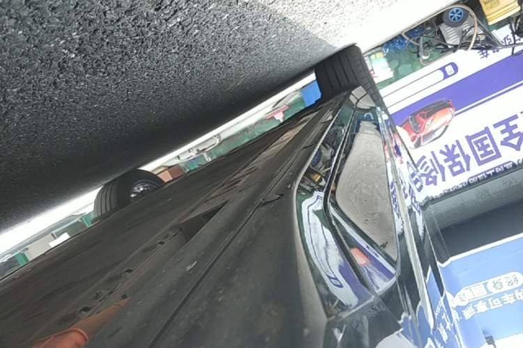 Used Nio EC6 2025 75 kWh Right Side Sill