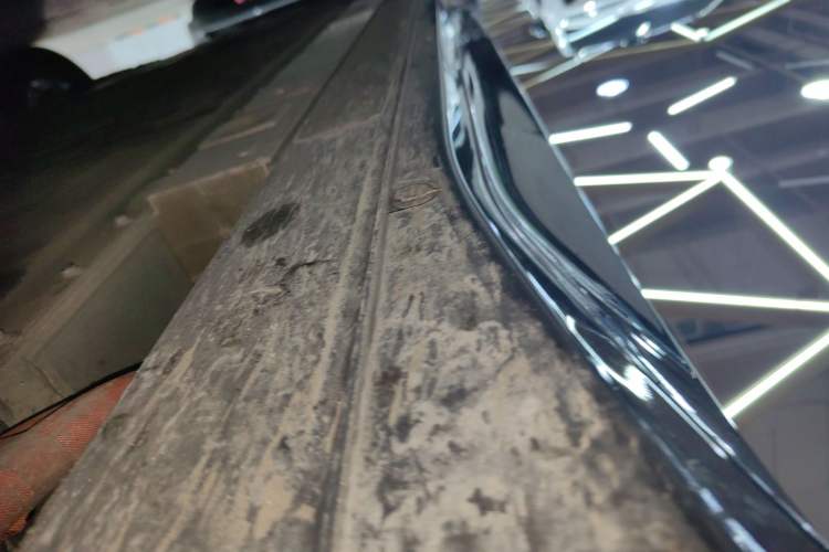 Used Nio EC6 2025 75 kWh Right Side Sill