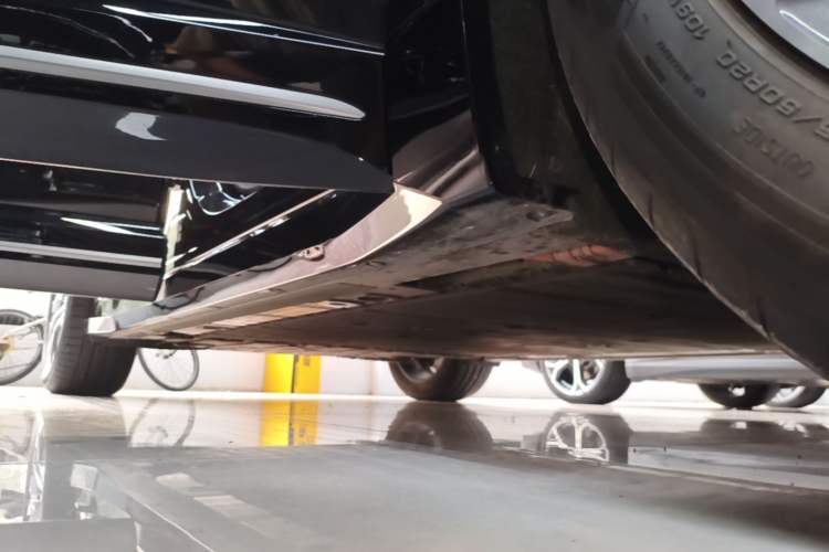 Used Nio EC6 2025 75 kWh Right Side Sill
