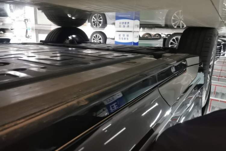 Used Nio EC6 2025 75 kWh Right Side Sill