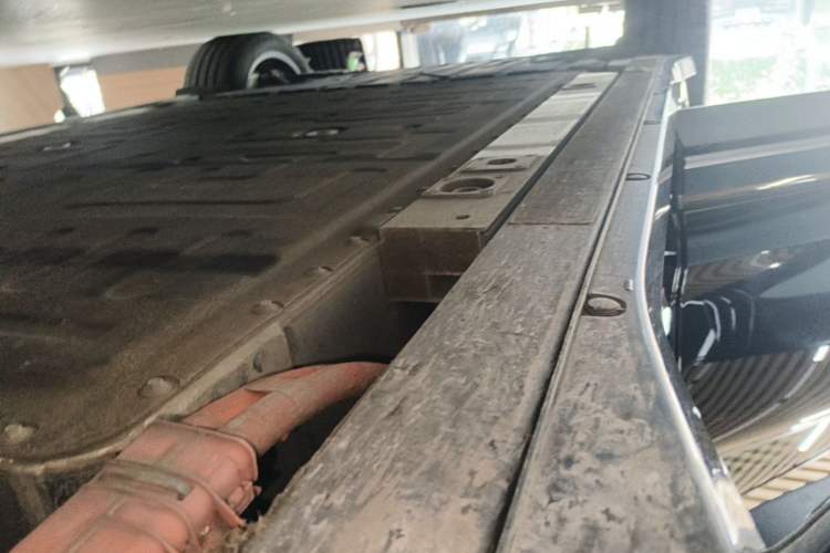 Used Nio EC6 2025 75 kWh Right Side Sill