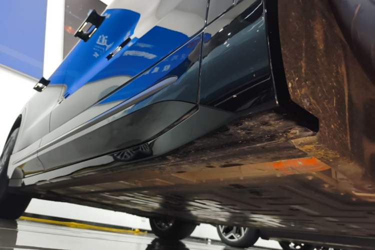 Used Nio EC6 2025 75 kWh Right Side Sill