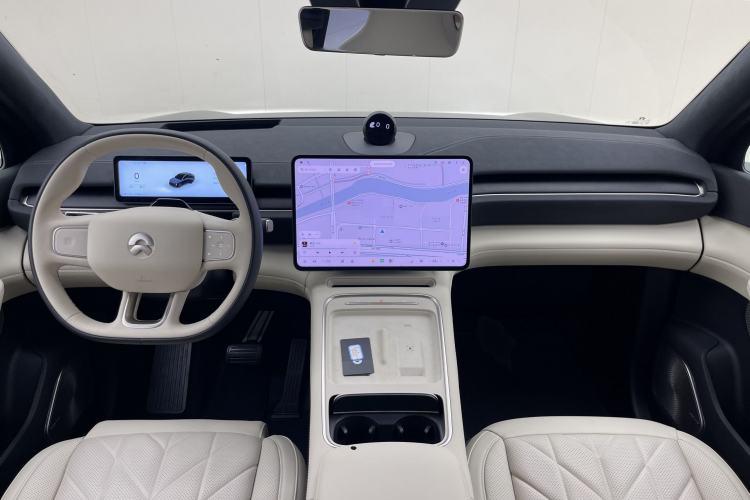 Used Nio EC6 2025 75 kWh Center Console