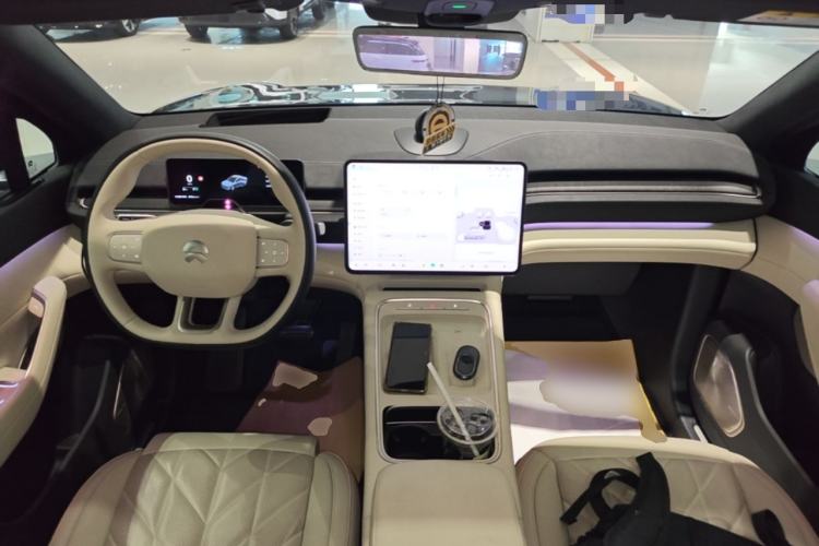 Used Nio EC6 2025 75 kWh Center Console