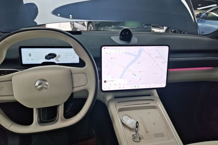 Used Nio EC6 2025 75 kWh Center Console