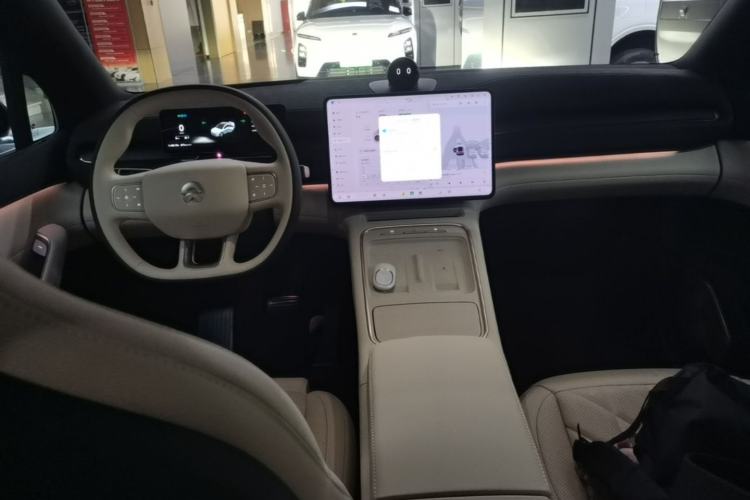 Used Nio EC6 2025 75 kWh Center Console