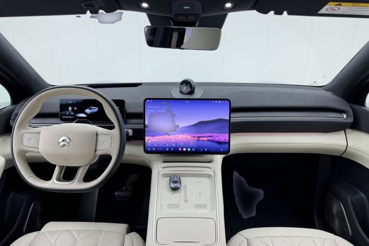Used Nio EC6 2025 75 kWh Center Console